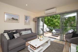 Generous 2-Bed Townhouse With A Private Balcony - Batemans Bay - 9
