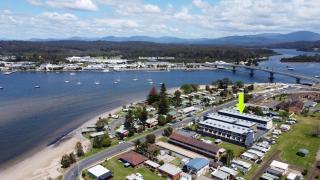 Generous 2-Bed Townhouse With A Private Balcony - Batemans Bay - 6