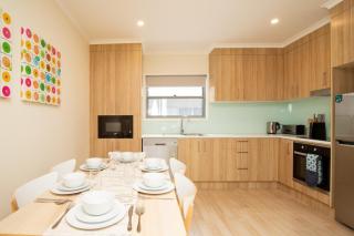 Generous 2-Bed Townhouse With A Private Balcony - Batemans Bay - 3