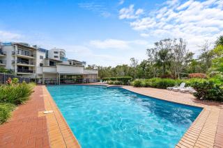 Beachside 3-Bed with BBQ, Pool, Gym & Tennis Court - Marcoola - 2