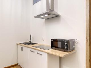 roomspoznan pl - Apartamenty i Pokoje Półwiejska 20 - 24h self check-in - Poznan - 6