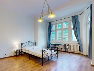 roomspoznan pl - Apartamenty i Pokoje Półwiejska 20 - 24h self check-in - Poznan - 9