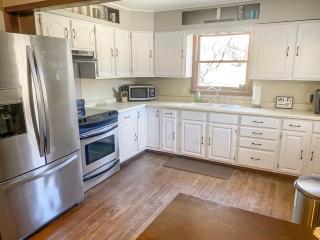 Huge 5 Bedroom 2 12 Bathroom And Pet Friendly - Ontario - 8