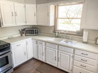 Huge 5 Bedroom 2 12 Bathroom And Pet Friendly - Ontario - 7
