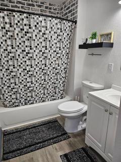 Modern 3BR Home, 3 min airport. - Des Moines - 5