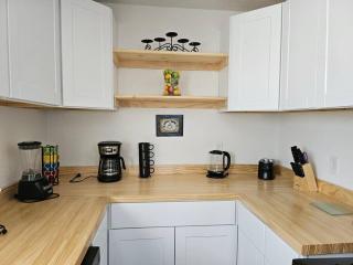 Modern 3BR Home, 3 min airport. - Des Moines - 1