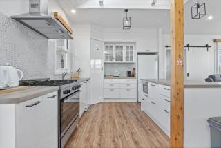 SALTAIR Beach House Right in Town - Portland - 6