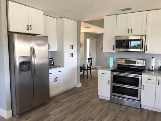 Coastal Contemporary Family Fun with Water View - Cape Coral - 9