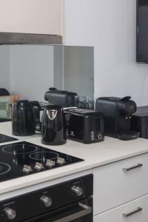 The Spencer Suite - Cityscape Panorama with Pool - 1