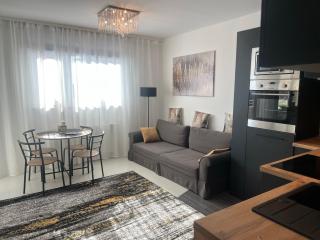 Wake Up To Baltic Views AON Apartment Just Minutes From Beach - Danzig - 4