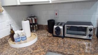 Paradise Haven at Hamptons - -across from Ac Marriot Hotel - Kingston - 9