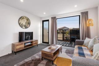 Brand New What a Steal Plus Free off Street Park - Christchurch - 7
