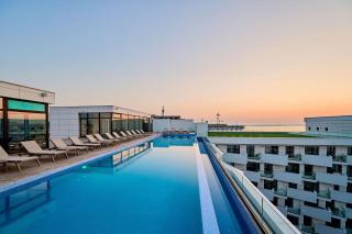 SeaScape Apartment in Infinity Beach Resort - parking - Mamaia - 2
