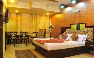 Hotel York Legacy - Premium Room Near NDLS & Connaught Place - 1
