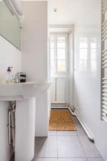 Maison Briand - Grande chambre chez l'habitant - Melun Centre - Wifi, Netflix, Smart TV, Lit à mousse mémoire de forme - 3