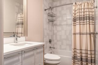 Capitol Hill 1br w bbq wd lounge nr dining SEA-600 - 1