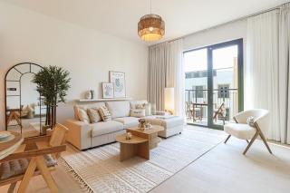 HiGuests - Coastal Chic Luxurious Retreat at Port de la Mer - Dubai - 9