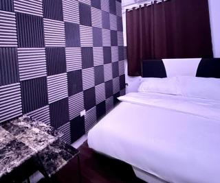 Private room with AC and fan at EKG MANILA House Rental - Manila - 2