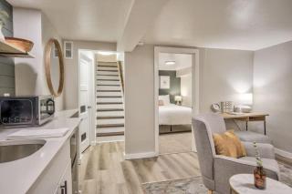 Extended Stays & Historic DT Basement Suite - 4