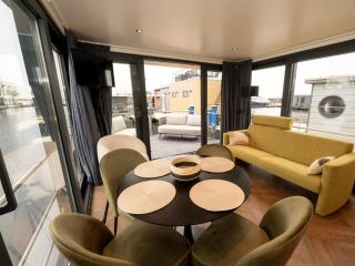 Houseboat in Offingawier with Sea View - 8