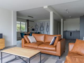 Holiday Home in Sneek with Waterfront Jetty - Sneek - 9