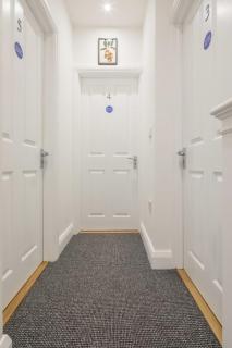 Central 4 Bed Home With Parking - Cambridge - 2