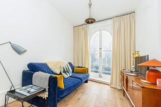 Victorian 1BR Flat, Hidden Gem in Hackney - 0