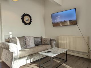 2 Bedroom Apartment in a Supurb Area of Cardiff - 3