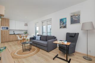 Cosy and Bright Apartment in Dźwirzyno with Furnished Balcony and Free Parking by Noclegi Renters - Dźwirzyno - 3