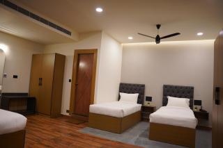 THE CONTINENTAL INN & SUITES - Mysore - 3