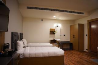 THE CONTINENTAL INN & SUITES - Mysore - 4