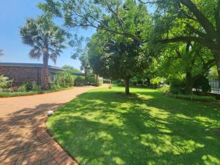 OR Tambo Rudman B self-Catering Home L2 - 2