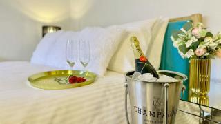 Holidays by the beach are good for your soul and Seaview Palms is a lovely Devon seaside home make it yours for a romantic break or family adventure with private parking outdoor terrace village centre with a fab gastro pub shops and restaurant 120 reviews - Stoke Fleming - 9