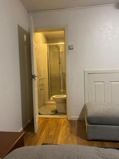 Double En-suite Rooms - Nevendon - 3
