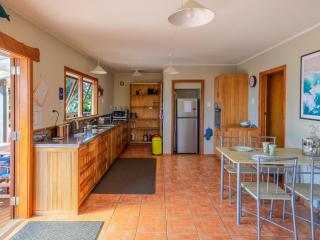 Godwit Cottage - Pākawau Beachfront Holiday Home - Pakawau - 3