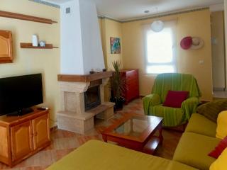 Chalet adosado con azotea andaluza y patio, junto a la playa - 8