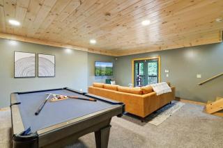 Views For Miles ~ Hot Tub~ Pool Table~Poker Table - 4