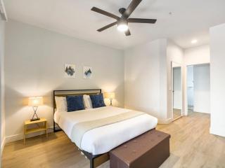 2BR Kierland Commons Golf Oasis by CozySuites! - Scottsdale - 9