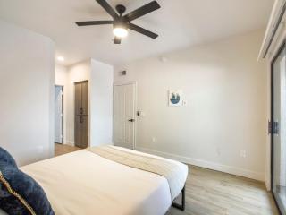2BR Kierland Commons Golf Oasis by CozySuites! - Scottsdale - 8