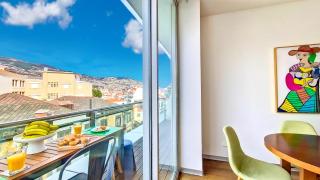 Upscales by LovelyStay - private parking - Funchal - 2