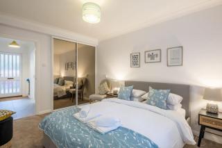 Lovely 1 Bed Apartment With FREE PARKING & Garden - 8