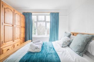 Charming Central Family Home - 5