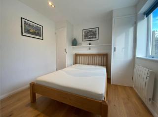 Spacious Modern Garden Family Home - 4