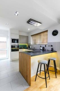 Spacious Modern Garden Family Home - 2