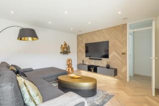 Luxury 2 Bedroom Apartment with AC and Parking - 1