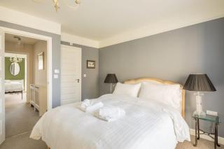 Stunning 3 Bedroom Home with Terrace & Parking - Trumpington - 7
