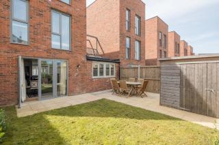 Stunning 3 Bedroom Home with Terrace & Parking - Trumpington - 6