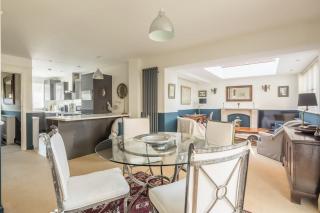 Stunning 3 Bedroom Home with Terrace & Parking - Trumpington - 4
