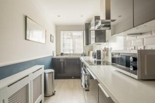 Stunning 3 Bedroom Home with Terrace & Parking - Trumpington - 3