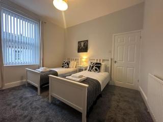 Hambledon-Downstairs 2Bed flat - Blyth - 2